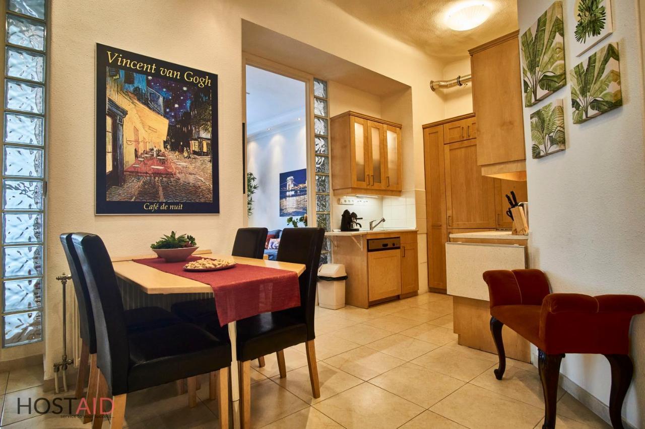 M52 Apartment - Hostaid Budapeste Exterior foto